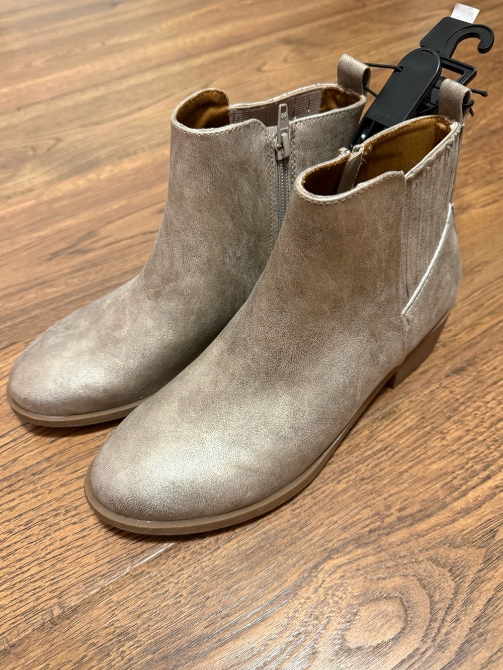 New with tags Wonder Nation Girls Size 5 Taupe Ankle Booties with Side Zip